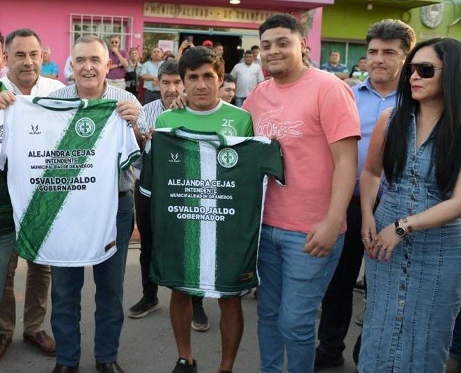 Jaldo nombró secretario al hijo de una legisladora días antes de congelar contrataciones