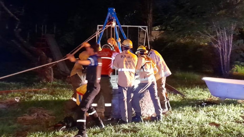 Cosquín: un padre se arrojó a un aljibe de 10 metros para salvar a su hija de 4 años