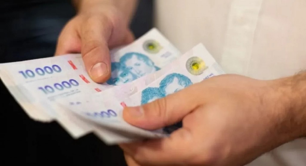 Aumentos salariales febrero: lista completa de acuerdos paritarios de estatales, comercio, bancarios y más