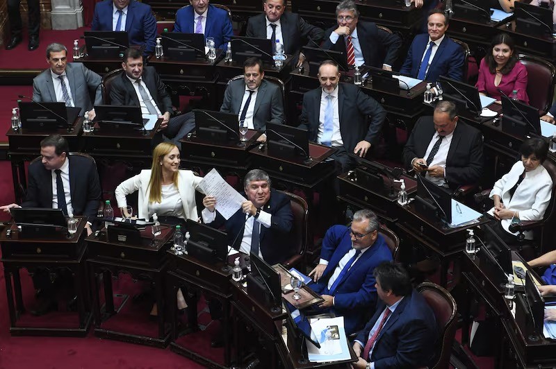 Cómo se reparten los 894 asesores los 72 senadores: ranking, módulos salariales y designaciones familiares