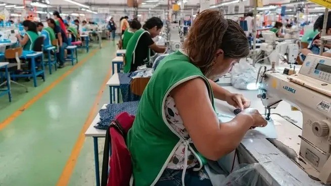 Industria textil argentina: caída de producción, récord de importaciones y capacidad operativa mínima
