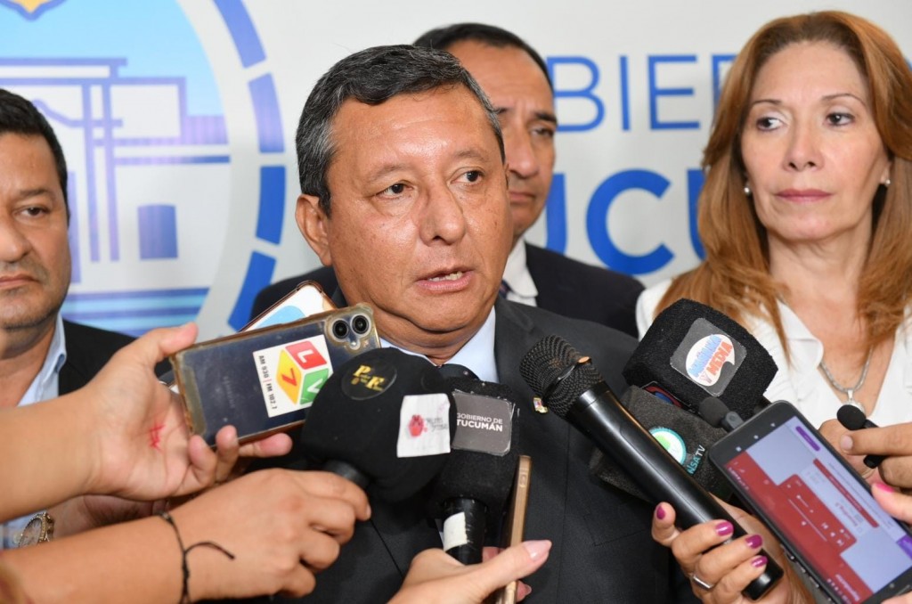 Ministro Monteros con intendentes: 