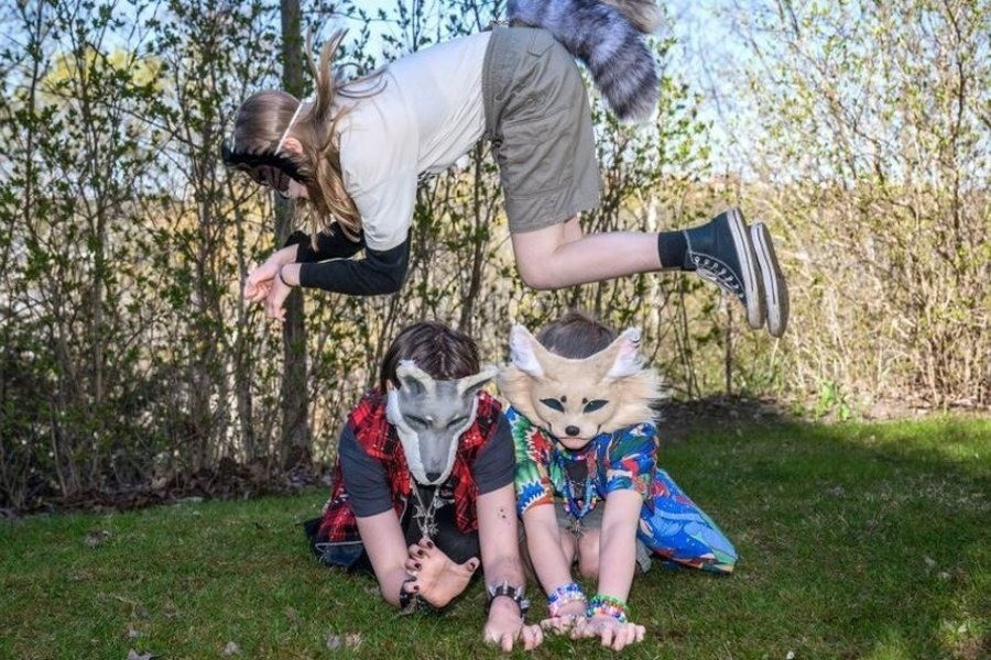 Denuncian que un joven “therian” mordió a una nena de 14 años en una plaza de Jesús María