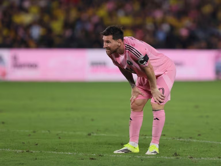 Messi sufrió un desgarro en el isquiotibial y quedará tres semanas afuera: suspenden el amistoso en Puerto Rico