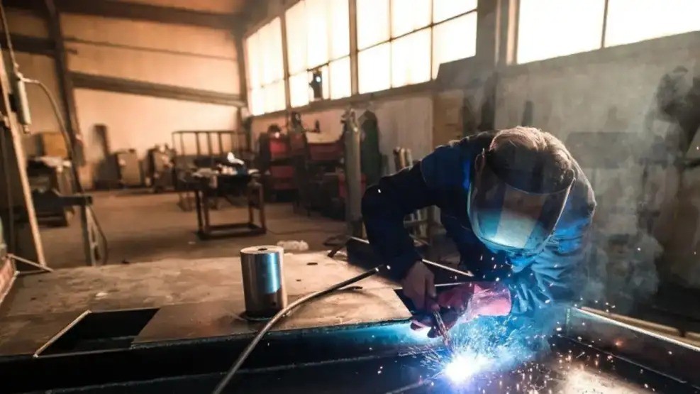 Indemnización más baja, vacaciones partidas y jornada flexible: los tres ejes de la reforma laboral que ya impactan en los trabajadores