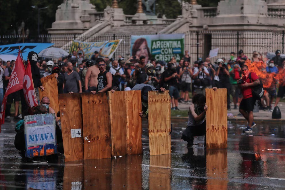 Un tucumano entre los agresores identificados en la protesta contra la reforma laboral en el Congreso