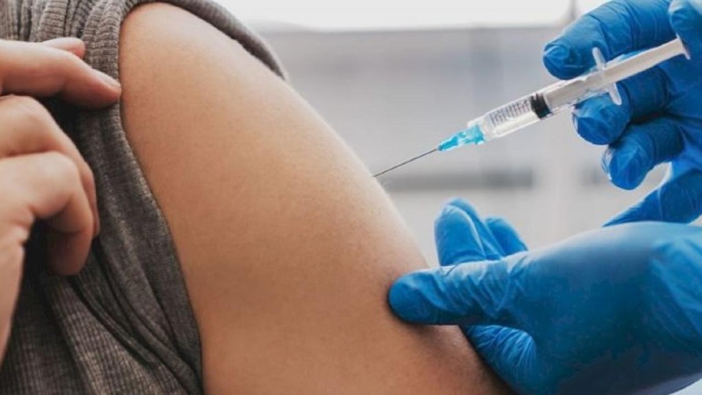 Vacunación contra el dengue: nueva jornada en la capital para personal esencial y población de 10 a 59 años