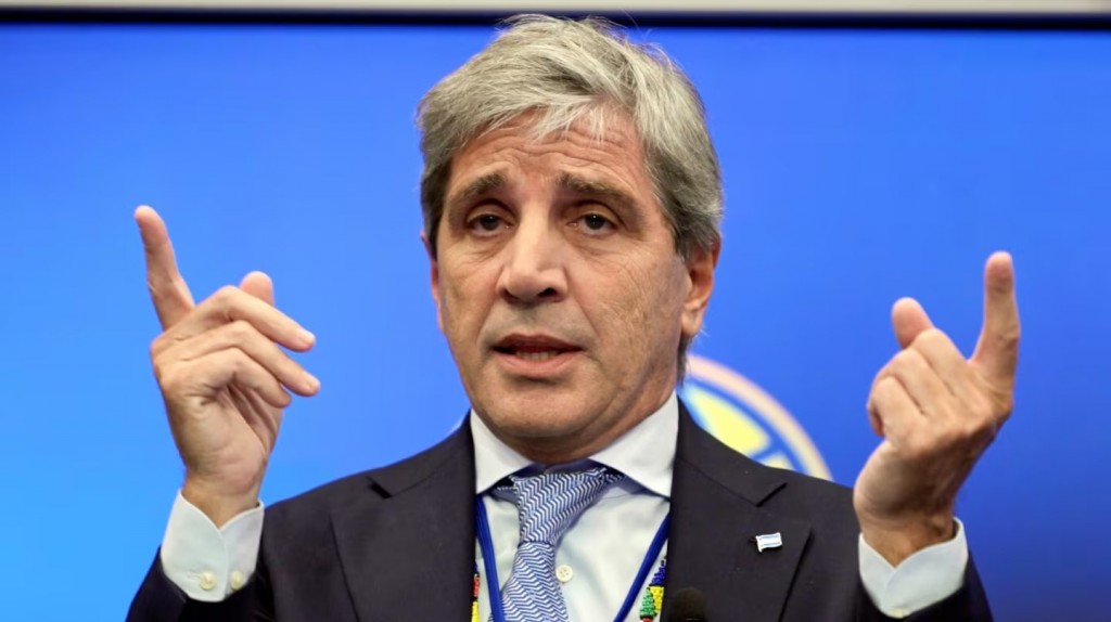 Caputo comparó la baja de cargas patronales con la OCDE y celebró el