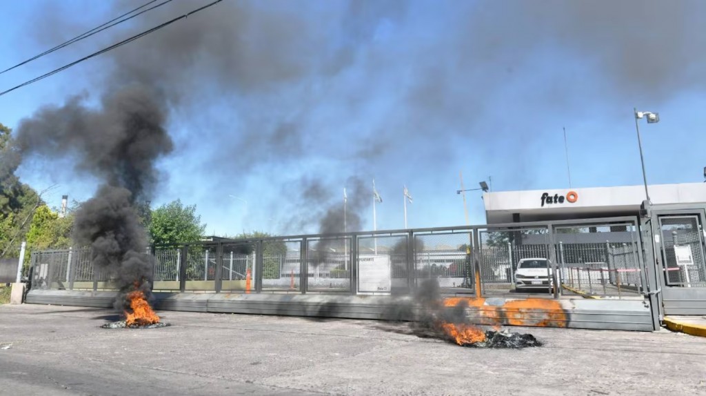 Tras el anuncio del cierre de Fate, el Gobierno dicta la conciliación obligatoria y ordena reincorporar a los 920 despedidos