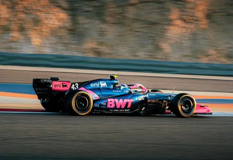  Franco Colapinto en Bahréin: séptimo puesto en la primera sesión y 54 vueltas de aprendizaje con Alpine