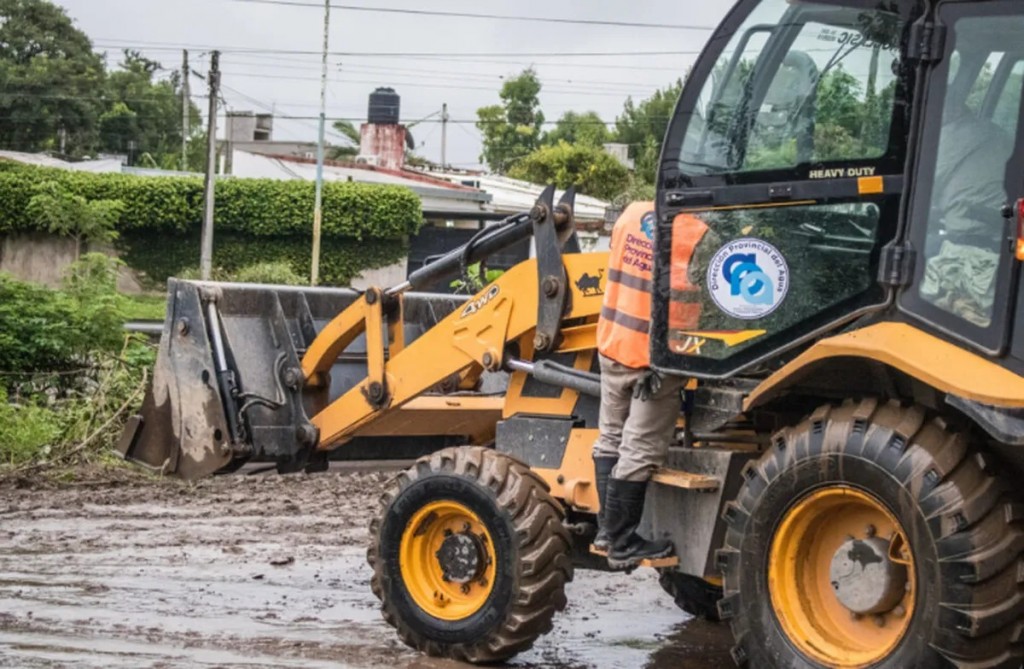 Basura, árboles y sedimentos: la Provincia retiró más de 40 mil metros cúbicos del Canal Sur para evitar desbordes
