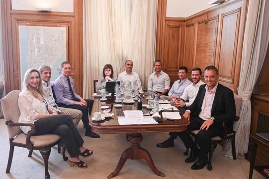 Tras la reforma laboral, el Gobierno acelera el cierre de extraordinarias con dos reuniones clave en Casa Rosada