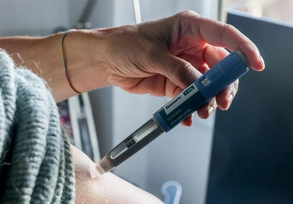 Alerta en Reino Unido por casos graves de pancreatitis asociados a las inyecciones para adelgazar: 19 muertos y 24 casos necrosantes