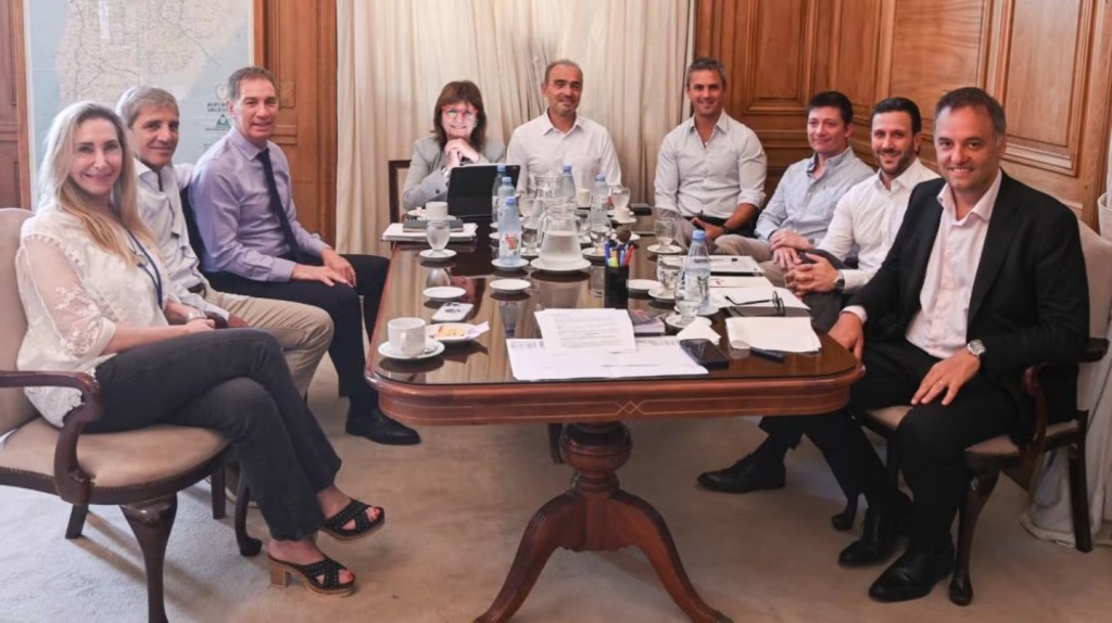 El Gobierno define su estrategia legislativa en una mesa política convocada por Karina Milei