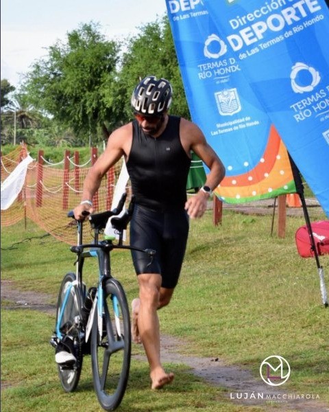 Triunfo tucumano en Las Termas: Alejandro Bulacio se quedó con la cuarta fecha del campeonato santiagueño de triatlón