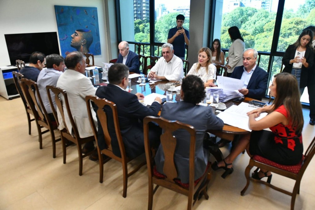 Defensor del Pueblo: dos impugnaciones contra un mismo postulante y 46 pliegos en análisis en la Legislatura