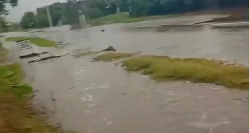 Inundación en Ruta 38: cortina de agua impide el tránsito en el kilómetro 702, La Cocha