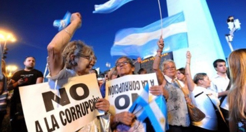Argentina cay&oacute; cinco puestos en el ranking global de corrupci&oacute;n, seg&uacute;n Transparencia Internacional