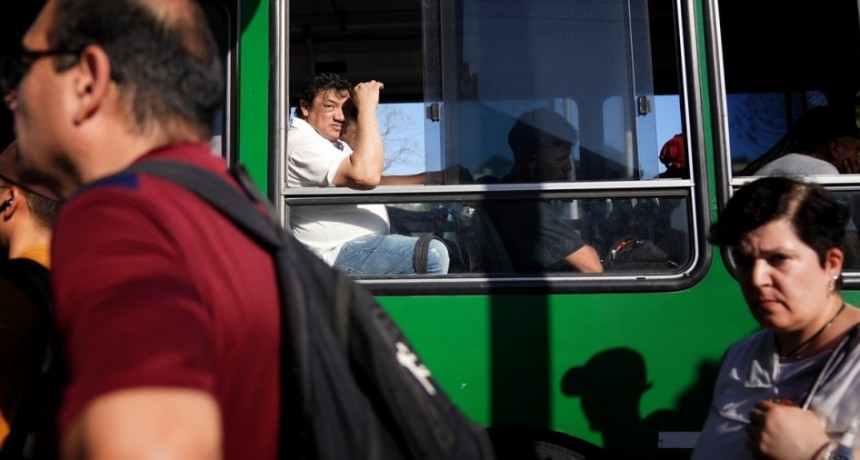 El Gobierno dictó la conciliación obligatoria y levantó el paro de colectivos que amenazaba con paralizar el interior del país