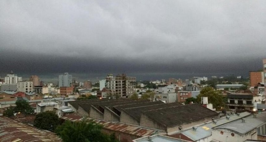 Jueves de alta humedad y alerta por tormentas en Tucumán: el alivio llegaría recién el domingo