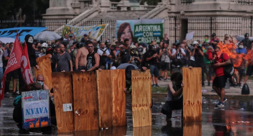 Un tucumano entre los agresores identificados en la protesta contra la reforma laboral en el Congreso