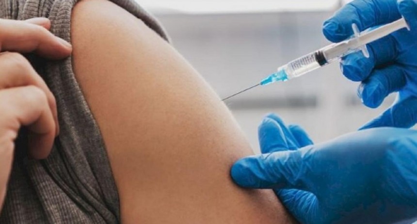 Vacunación contra el dengue: nueva jornada en la capital para personal esencial y población de 10 a 59 años