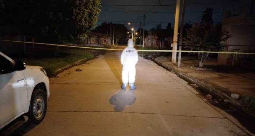 Un joven de 20 a&ntilde;os muri&oacute; de un disparo por la espalda mientras circulaba en moto en la zona de El Sif&oacute;n