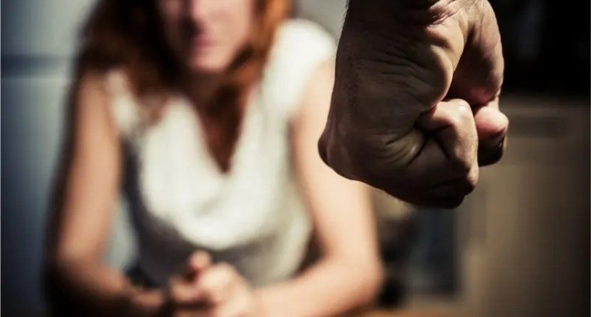 Violencia de género en Concepción: mujer le quitó el arma a su pareja que la amenazaba y escapó corriendo