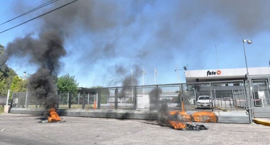 Tras el anuncio del cierre de Fate, el Gobierno dicta la conciliación obligatoria y ordena reincorporar a los 920 despedidos