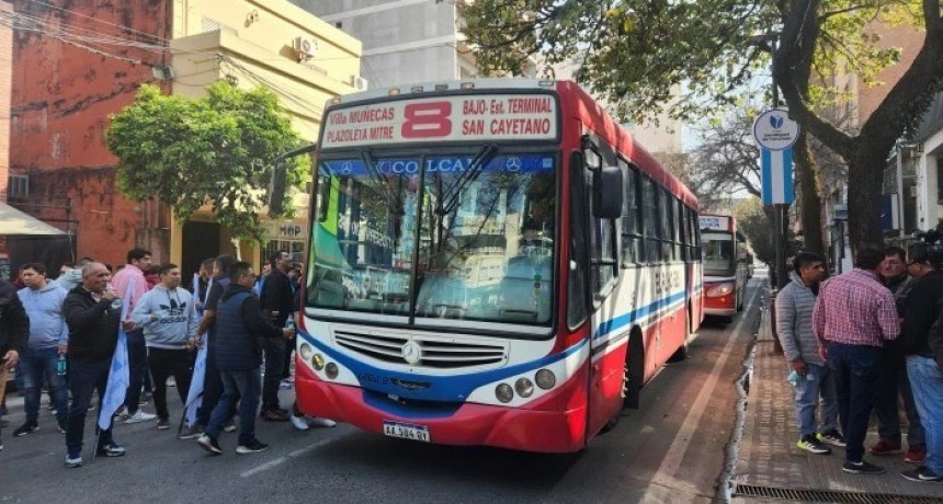 Colectivos en Tucum&aacute;n: l&iacute;nea 8, San Pedro de Colalao y Ruta 9 al Sur prestan servicio normal durante el paro