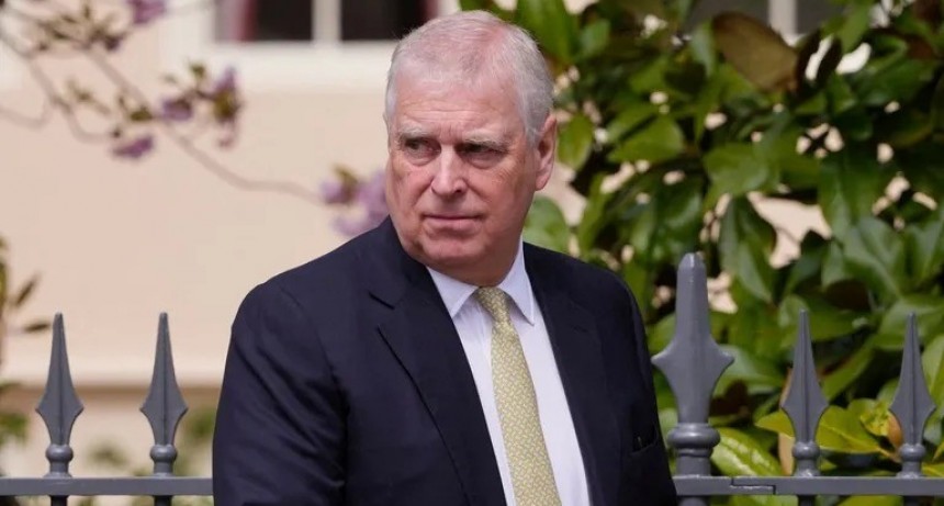 Escándalo real: la policía británica arrestó al hermano de Carlos III en Sandringham por compartir información sensible con Epstein