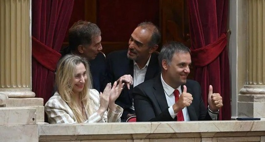 Karina Milei, Adorni y Santilli celebraron en Diputados la aprobación de la reforma laboral junto a legisladores oficialistas