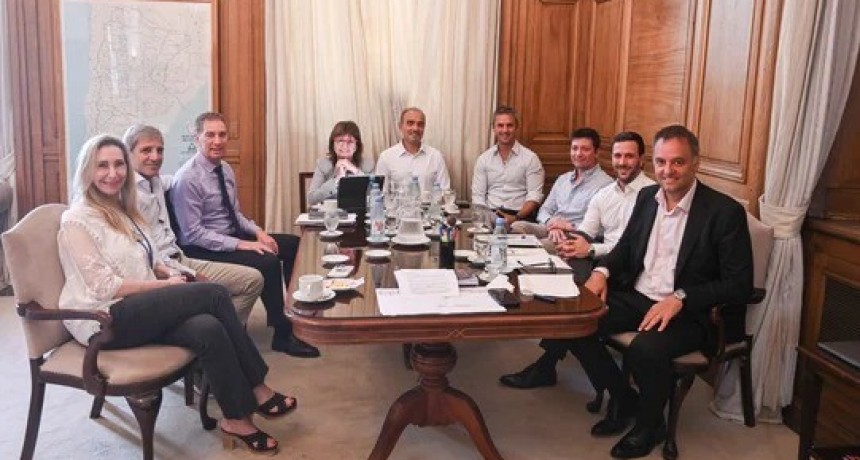 Tras la reforma laboral, el Gobierno acelera el cierre de extraordinarias con dos reuniones clave en Casa Rosada