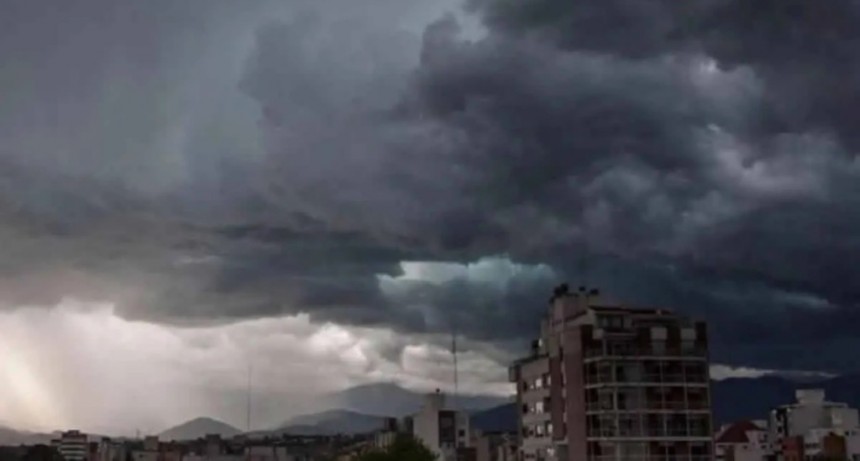 Alerta amarilla por tormentas fuertes en Tucum&aacute;n: rige para este domingo y las primeras horas del lunes
