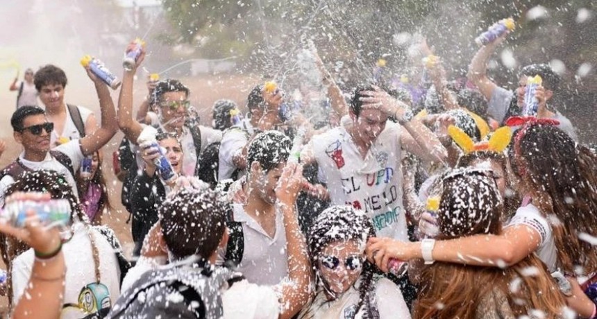 &Uacute;ltimo Primer D&iacute;a en Tucum&aacute;n: la Polic&iacute;a adelanta que no permitir&aacute; "gente ebria ni botellas de alcohol en la v&iacute;a p&uacute;blica"