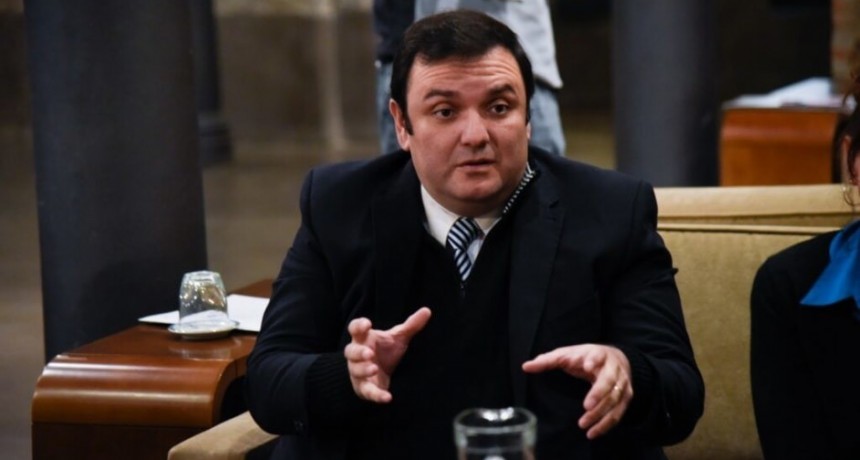 Gerardo Huesen acusa a Ger&oacute;nimo Vargas Aignasse de querer "callar a la sociedad" con un proyecto de regulaci&oacute;n digital