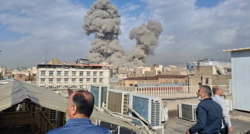 Estados Unidos e Israel lanzan un ataque masivo contra Ir&aacute;n y Teher&aacute;n responde con oleadas de misiles sobre la regi&oacute;n