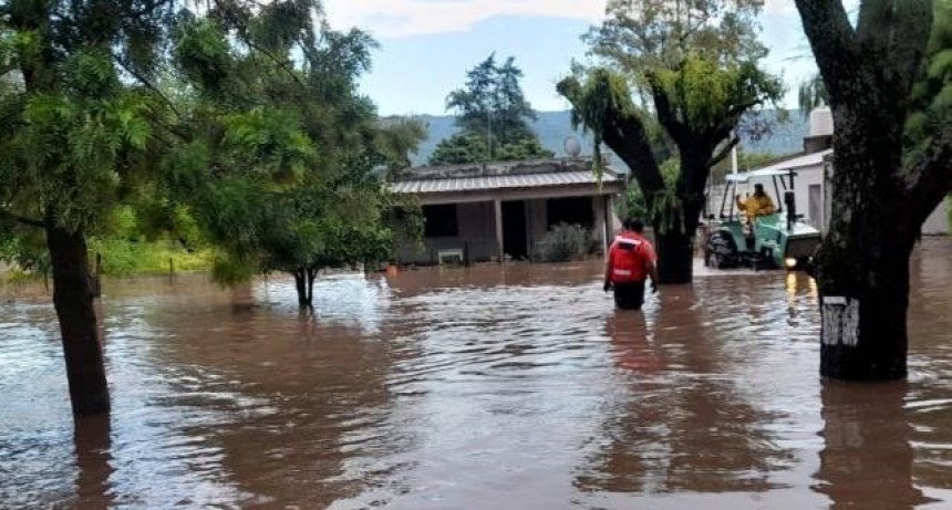 Tras la tormenta, asisten a pobladores de Huasa Pampa