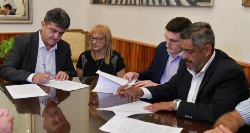 La Provincia firmó con la empresa contratista para iniciar las obras en El Cadillal