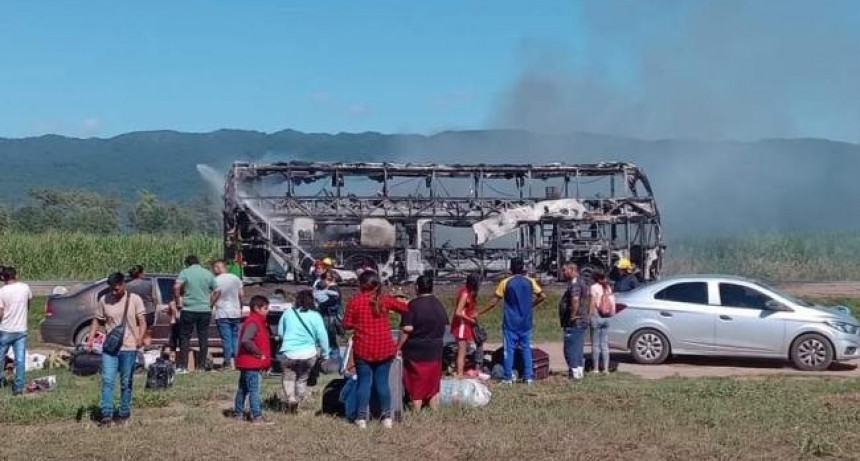 El Gobierno asistió a los obreros a los que se les incendió el ómnibus