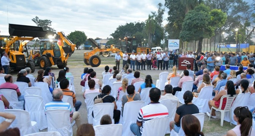 En Monteros, Manzur y Jaldo entregaron 60 escrituras y maquinaria del programa Municipios de Pie