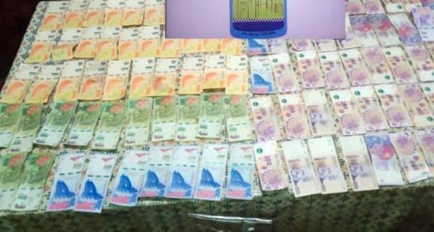 Atrapan a una mechera que intentó robarle dinero a una turista