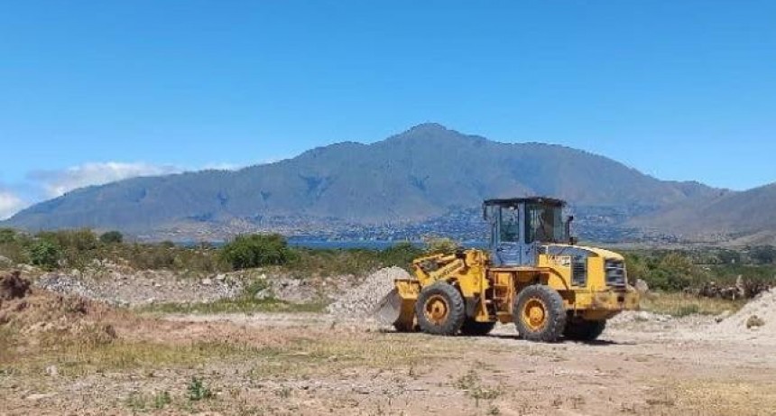 Avanzan con la limpieza de un río de Tafí del Valle