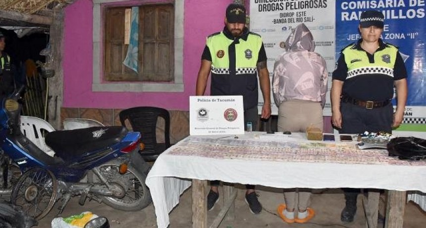 Fueron a allanar una casa por el robo de una moto y encontraron drogas