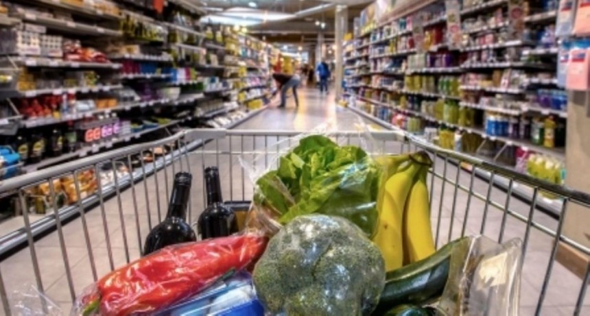 Una familia debe tener ingresos por más de 140.00 pesos para no ser pobre en la Argentina