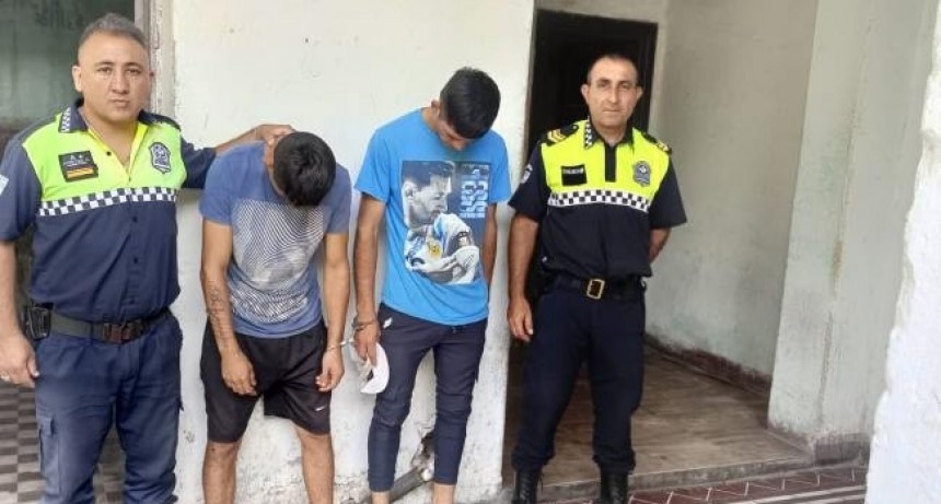 Atrapan a dos j&oacute;venes que escapaban tras un robo