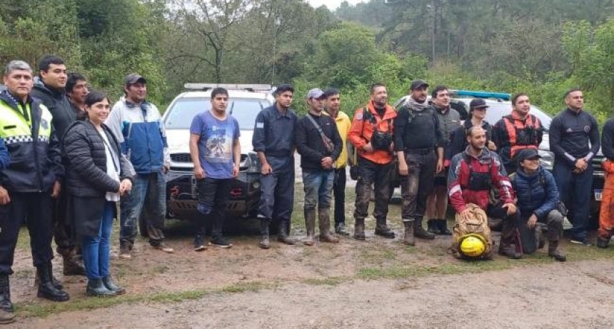 Rescatan a dos hermanos que hab&iacute;an quedado aislados por la crecida del R&iacute;o Grande