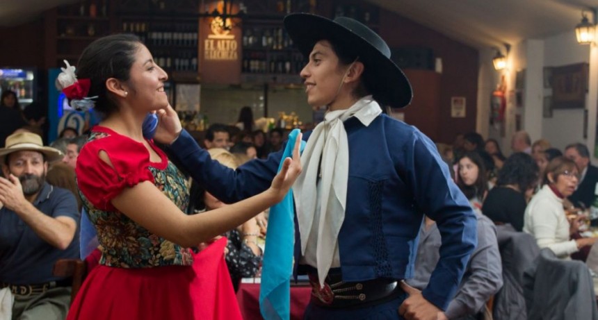 Las noches tucumanas se encienden con m&uacute;sica, danza y tradici&oacute;n