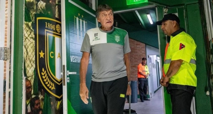 Falcioni se descompens&oacute; en el entrenamiento de Banfield y fue internado de urgencia