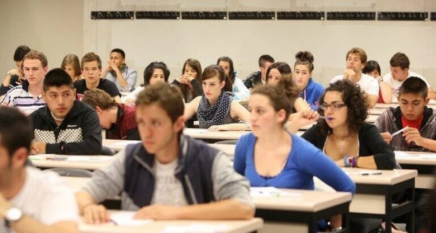 La UCR present&oacute; un proyecto de financiamiento universitario